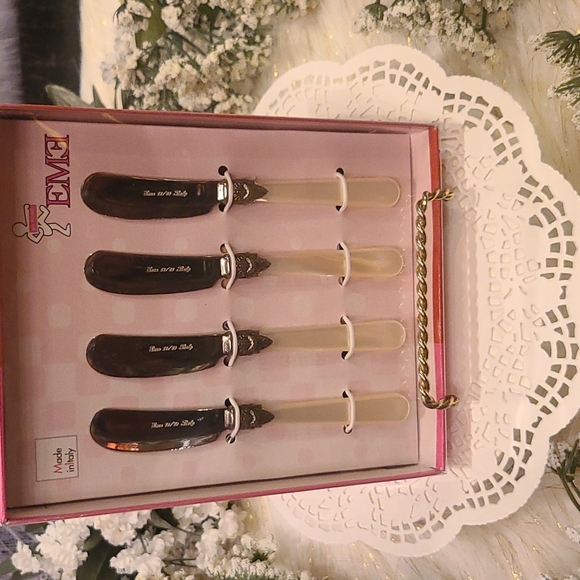 EME 4 Piece 24 kt. Gold Plated Stainless Steel Flatware Spreader Set - Picture 4 of 8